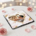 placă ardezie pătrată "inima noastră" personalizată cu poză cuplu (design pastel & gold)