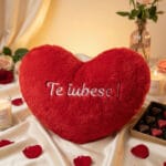 pernă inimă pufoasă "te iubesc" personalizată prin brodare (nume sau mesaj)