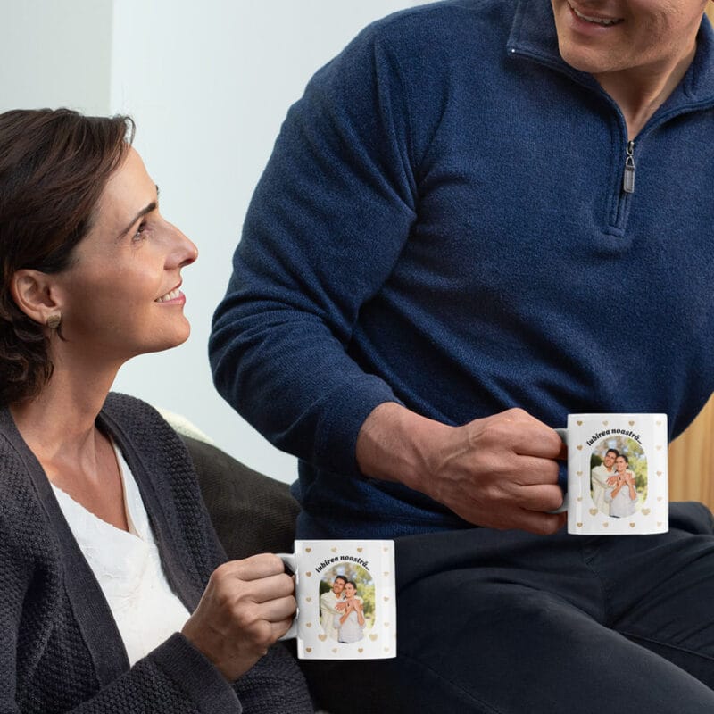 cană personalizată "love story" 3 poze & mesaj "iubirea noastră crește" (design inimi aurii)