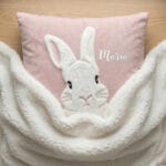 pernă decorativă personalizată "iepurașul pufos" nume brodat
