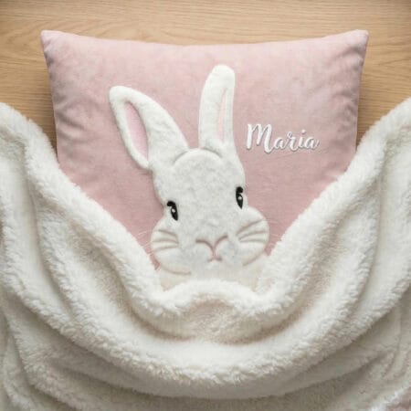 pernă decorativă personalizată "iepurașul pufos" nume brodat
