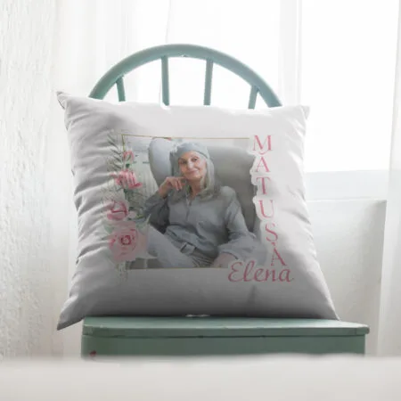 pernă personalizată „mătușa” – design floral cu poză și nume