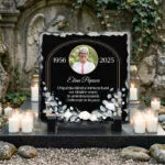 placă de ardezie personalizată in memoriam – omagiu floral placă de ardezie personalizată in memoriam – omagiu floral
