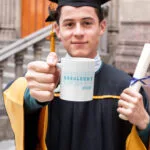 cană personalizată absolvent 2026 – nume și tocă