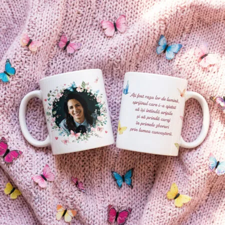 cană personalizată educatoare grupa fluturașilor cu poză și mesaj