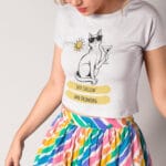 tricou personalizat cu mesaj — pisică relaxată la soare